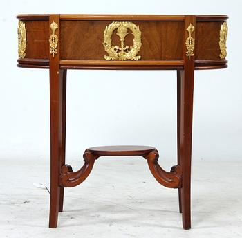 BLOMBORD, empirstil, 1900-talets senare hälft.