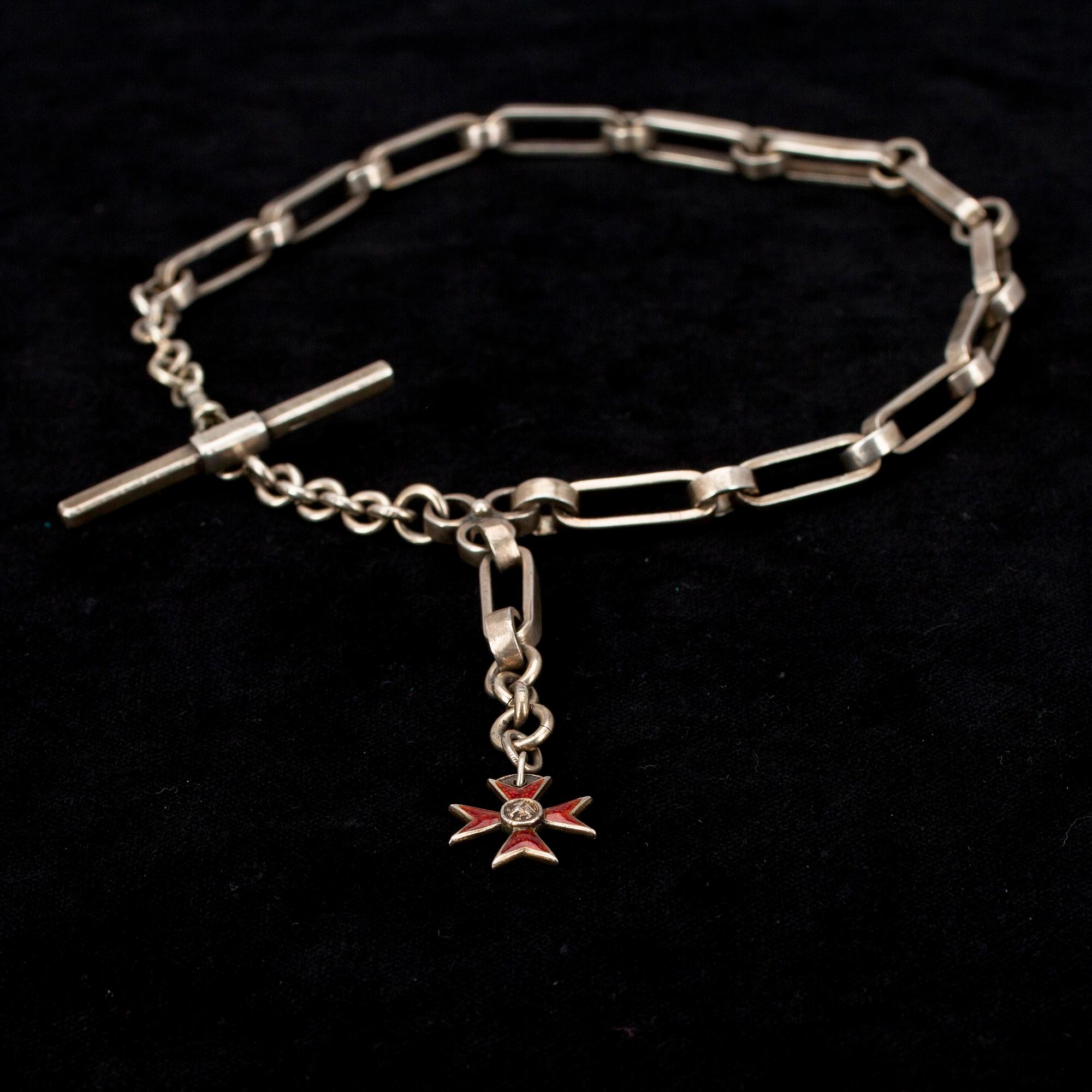 KLOCKKED, silver, heraldiskt kors i emalj "Order of the Griffin" hederskors. 1800-talets slut. Vikt 54,8 g.