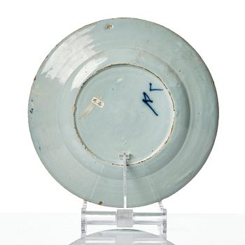 Tallrikar, tre stycken, fajans. Holland, 1700-tal.