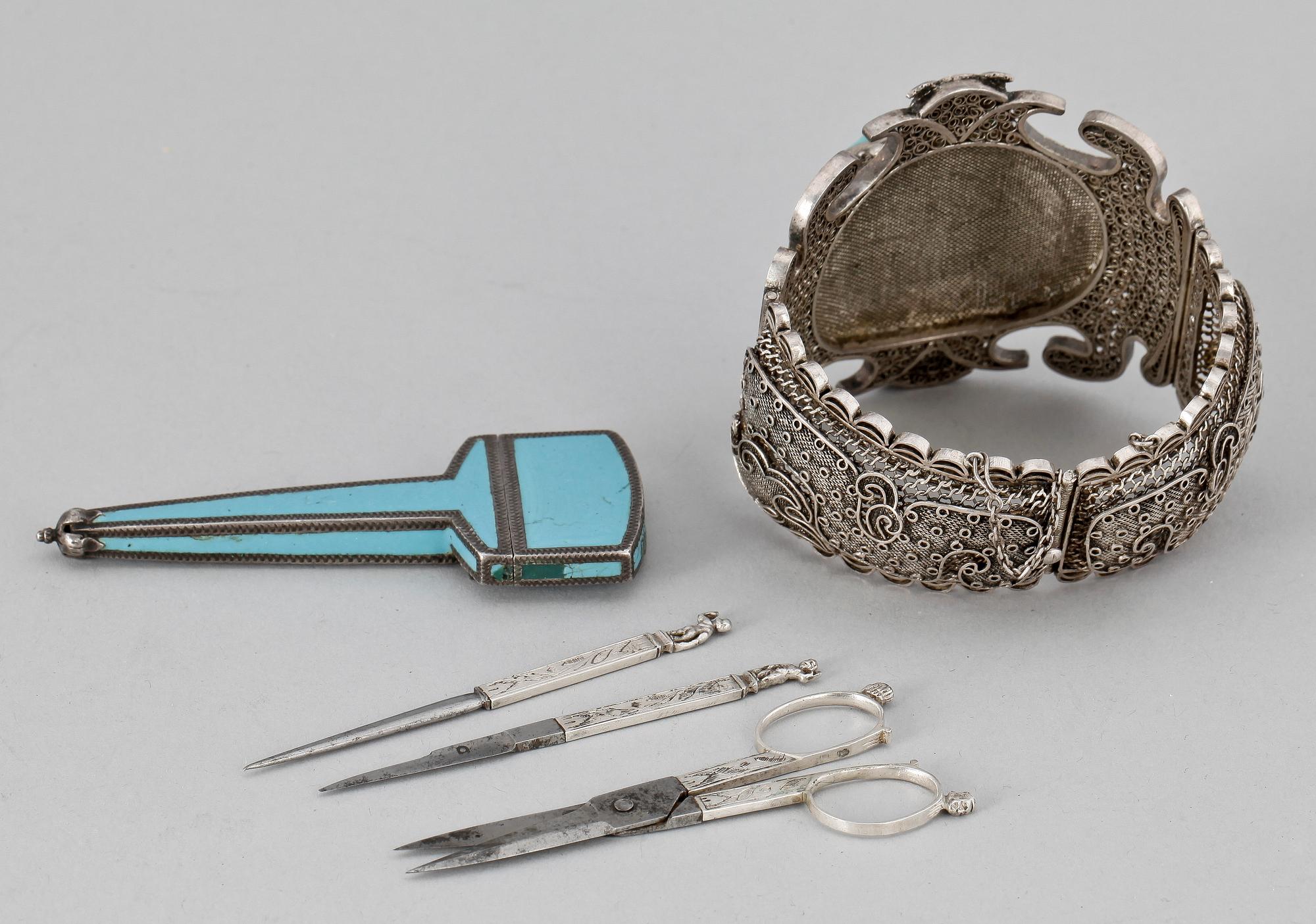 ARMRING samt FODRAL, silver, 1900-tal. Tot ca 123 gr.