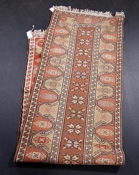 GALLERIMATTA, Old Antotlisk. Ca 260 x 72.