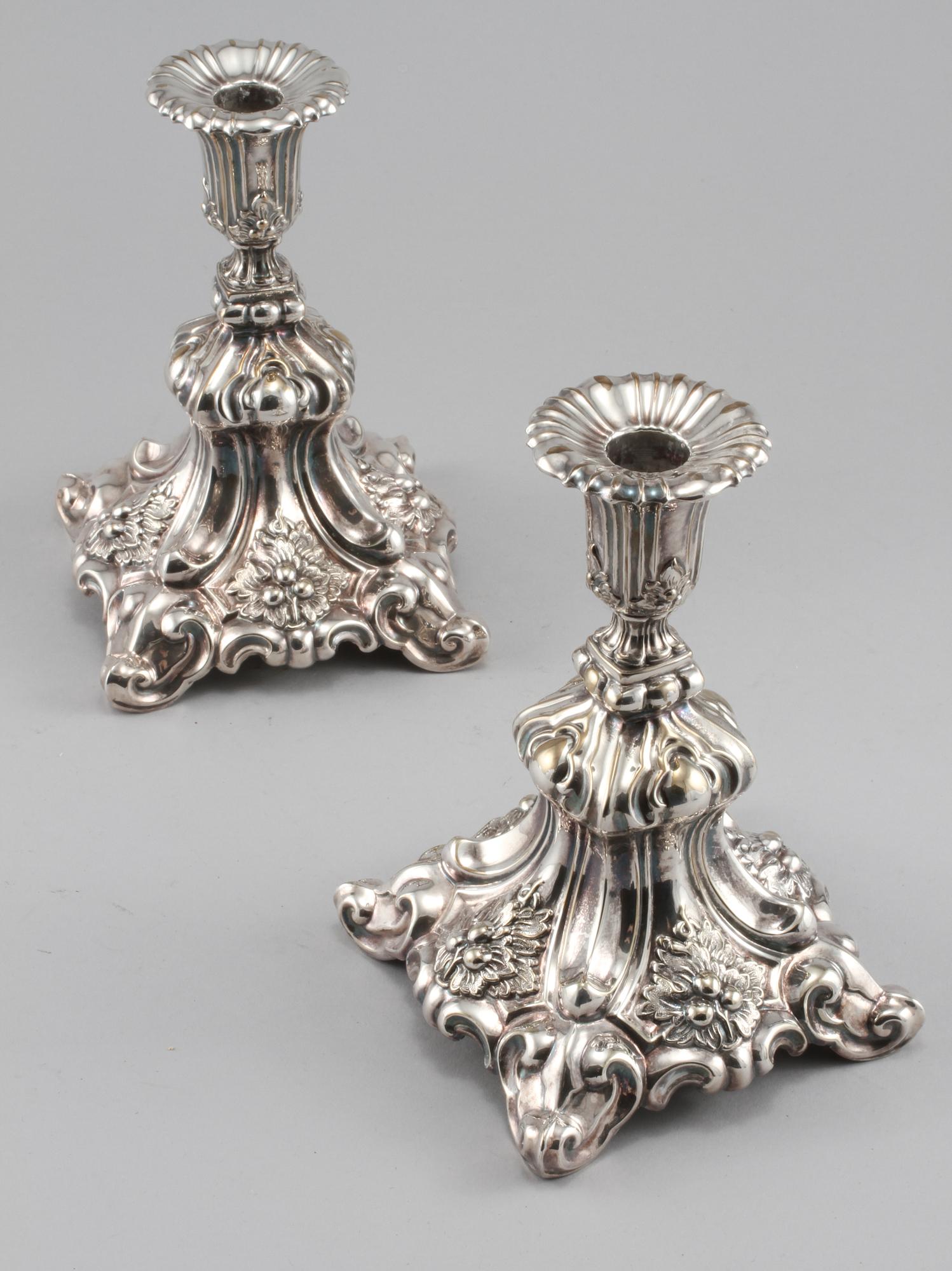 LJUSSTAKAR, nysilver, barockstil, 1900-tal.