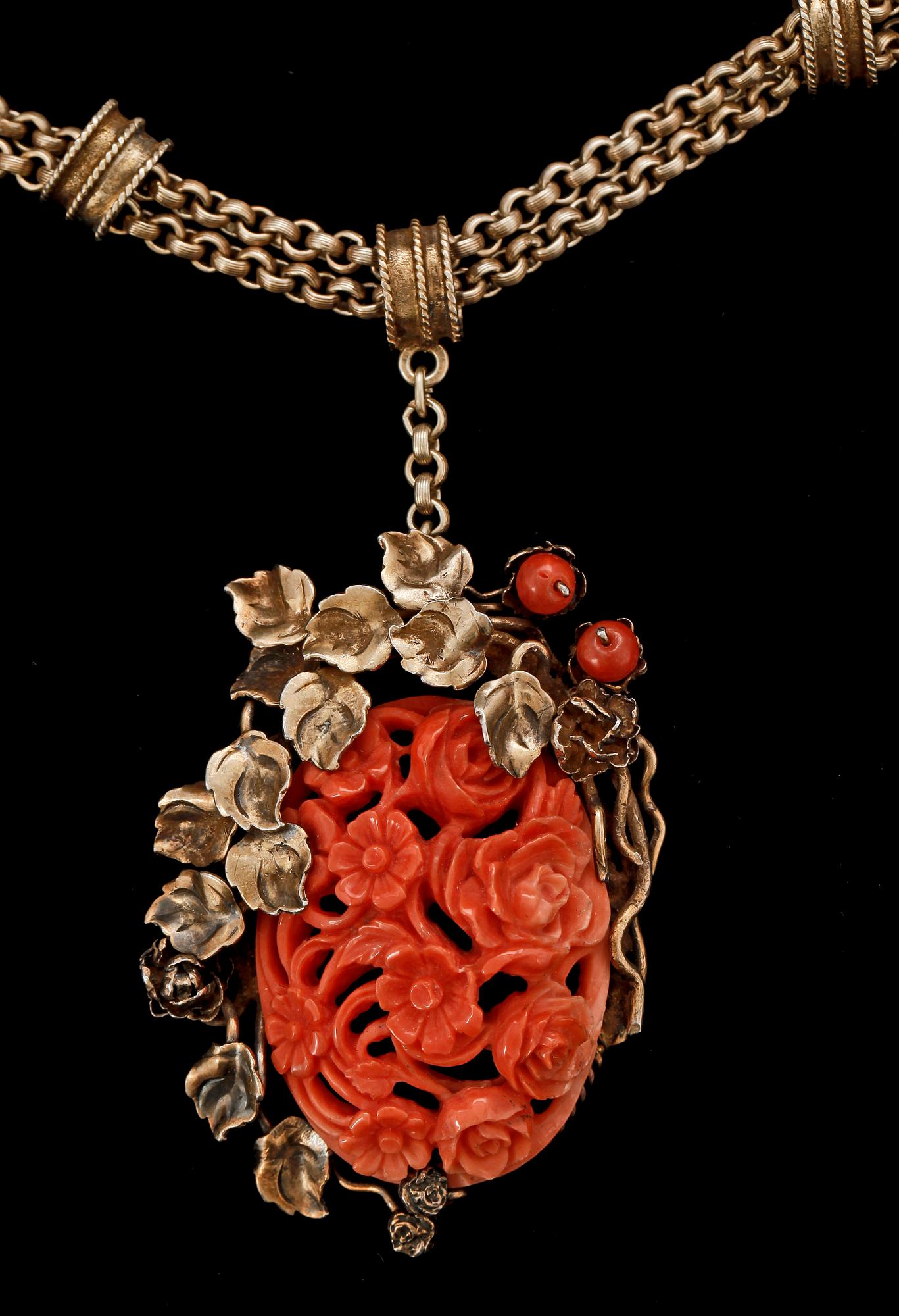 COLLIER, silver och korall, troligen 1900-talets andra hälft.