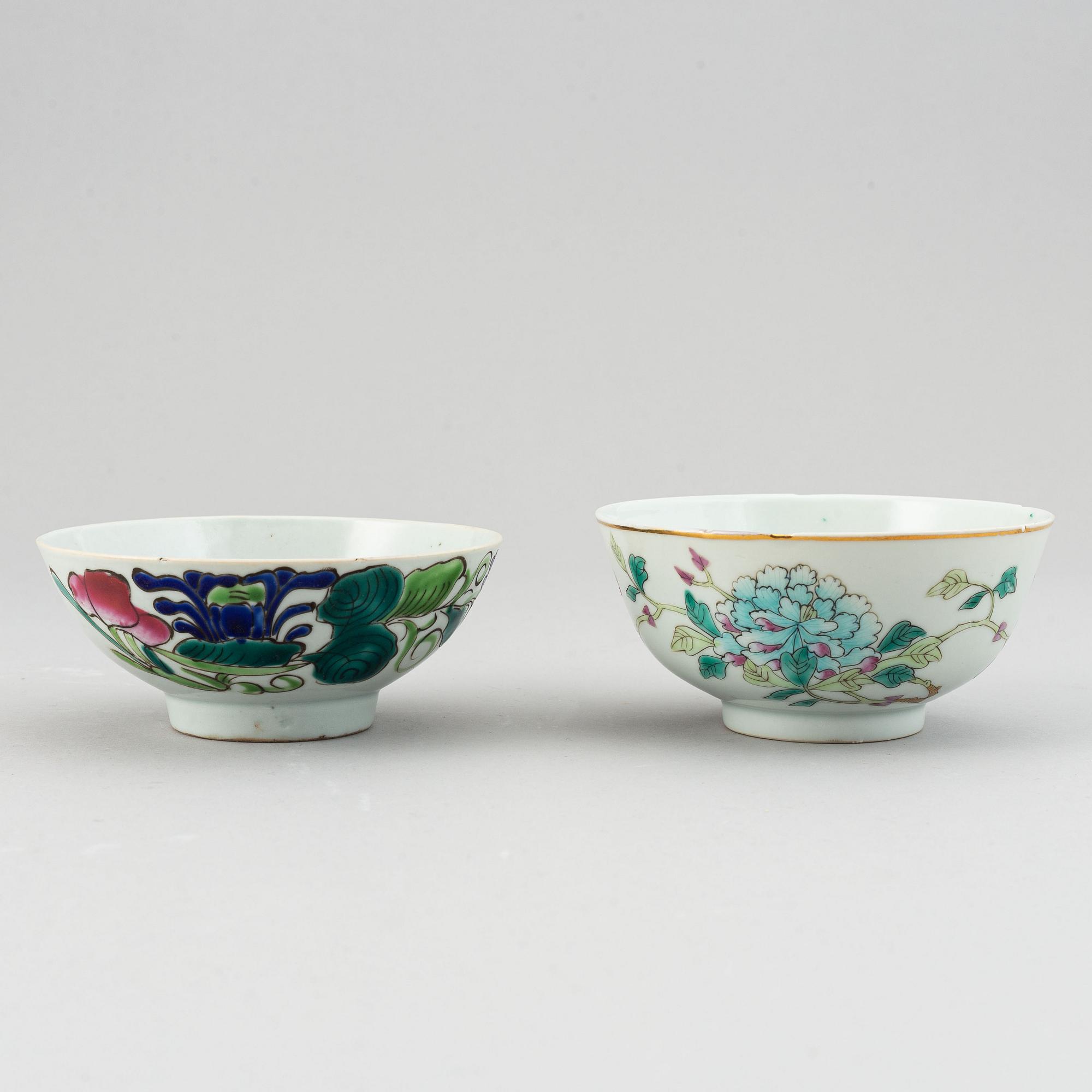 A group of 19 chinese porcelain objects, Qing dynasty and 20th century.