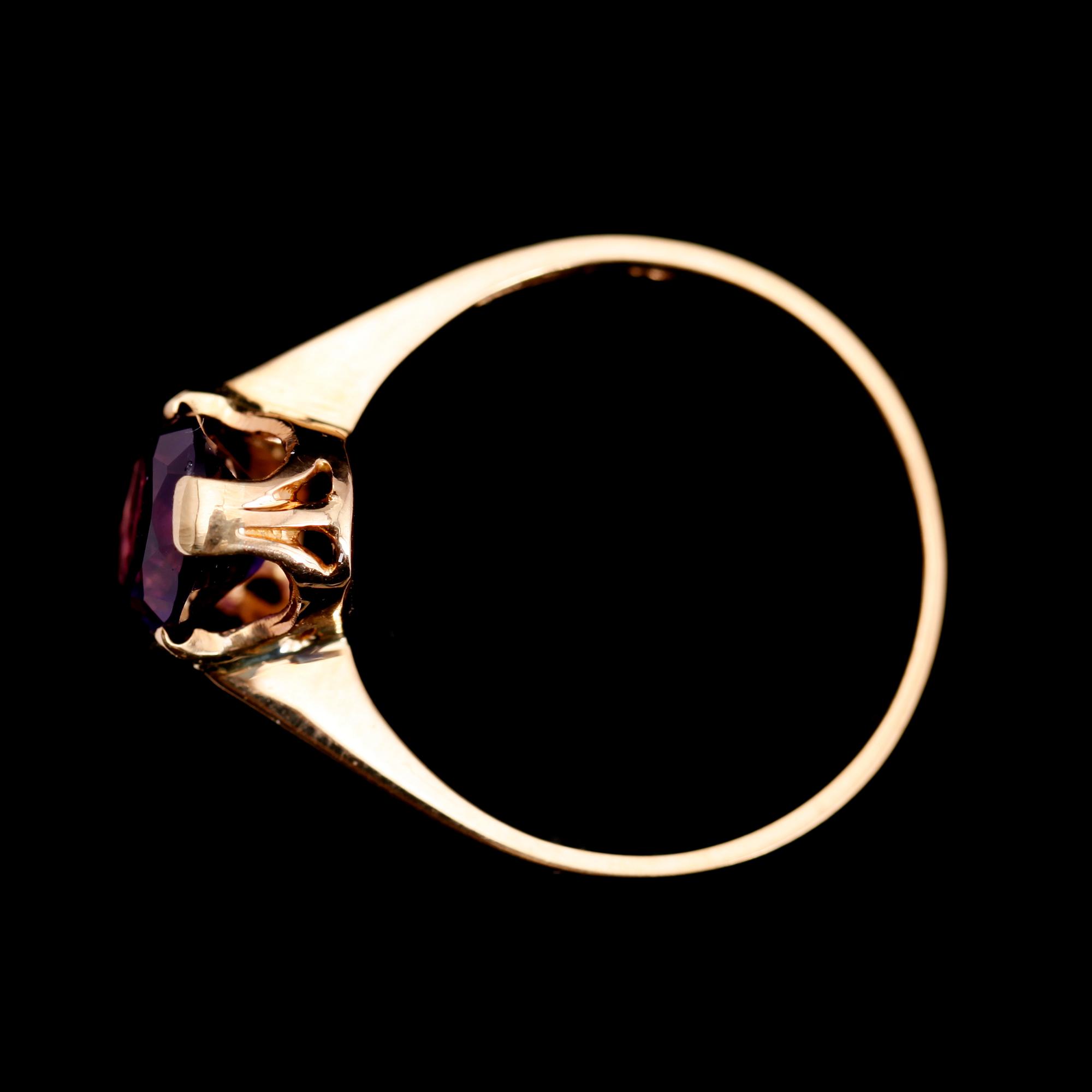 RING, 18 k guld, ametist ca 1.40 ct, svenska stämplar 1989.