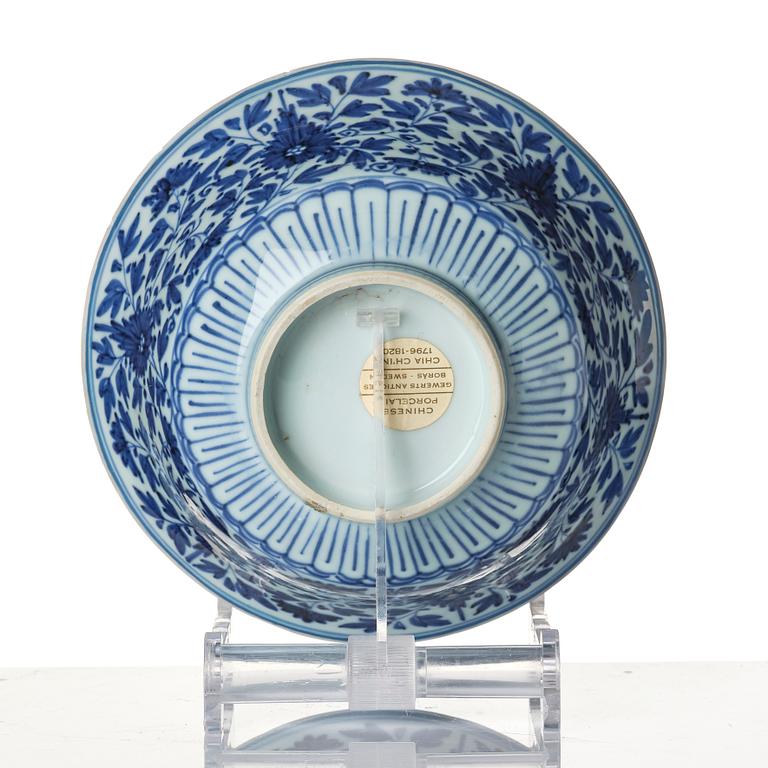 A Chinese blue and white bowl, Qing dynasty, around 1800.