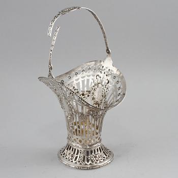 KORG, silver, omkring sekelskiftet 1900. Vikt 385 gram.