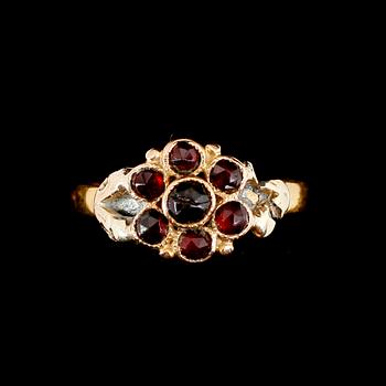 RINGAR, 2 st, 18 och 23 k guld, 1833 och 1902. Total vikt ca  6 gram.