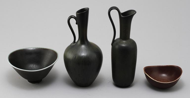 KANNOR, 2 st samt SKÅLAR, 2 st, stengods, Gunnar Nylund samt Carl Harry Stålhane, Rörstrand, 1900-talets andra hälft.