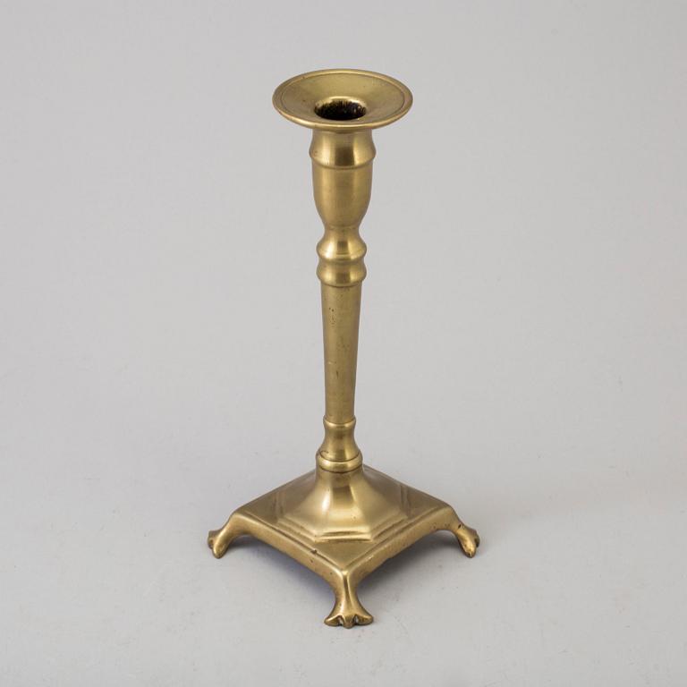 A BRONZE CANDLESTICK, 17th/18th century.