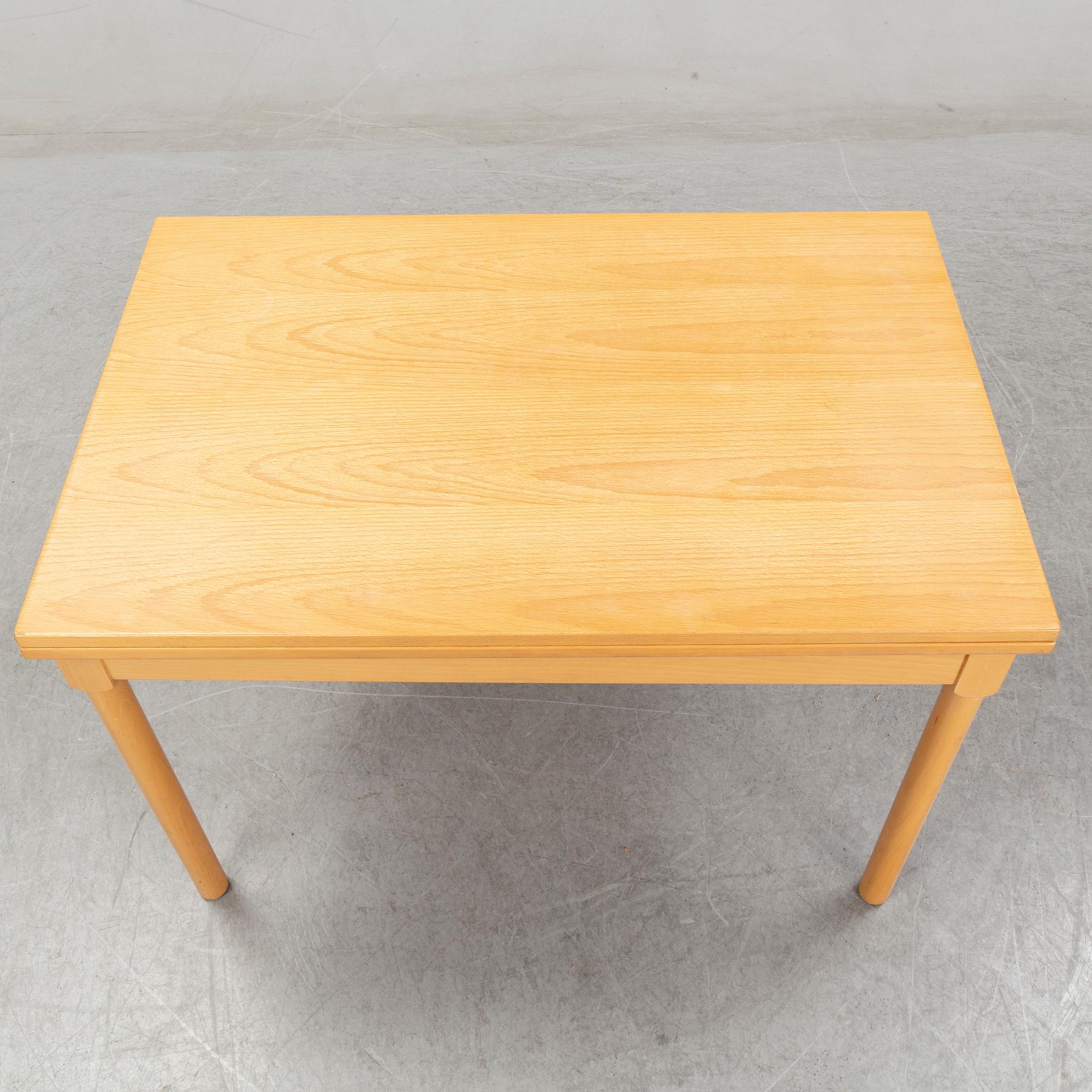 A beech folding model 4500 coffee table by Børge Mogensen for