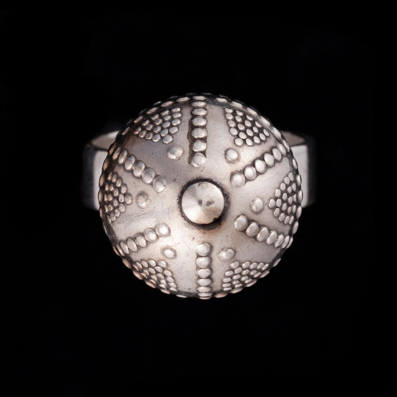 COLLIER, ARMBAND, ÖRHÄNGEN samt RING, silver, Kalevala Koru 1965-67.
