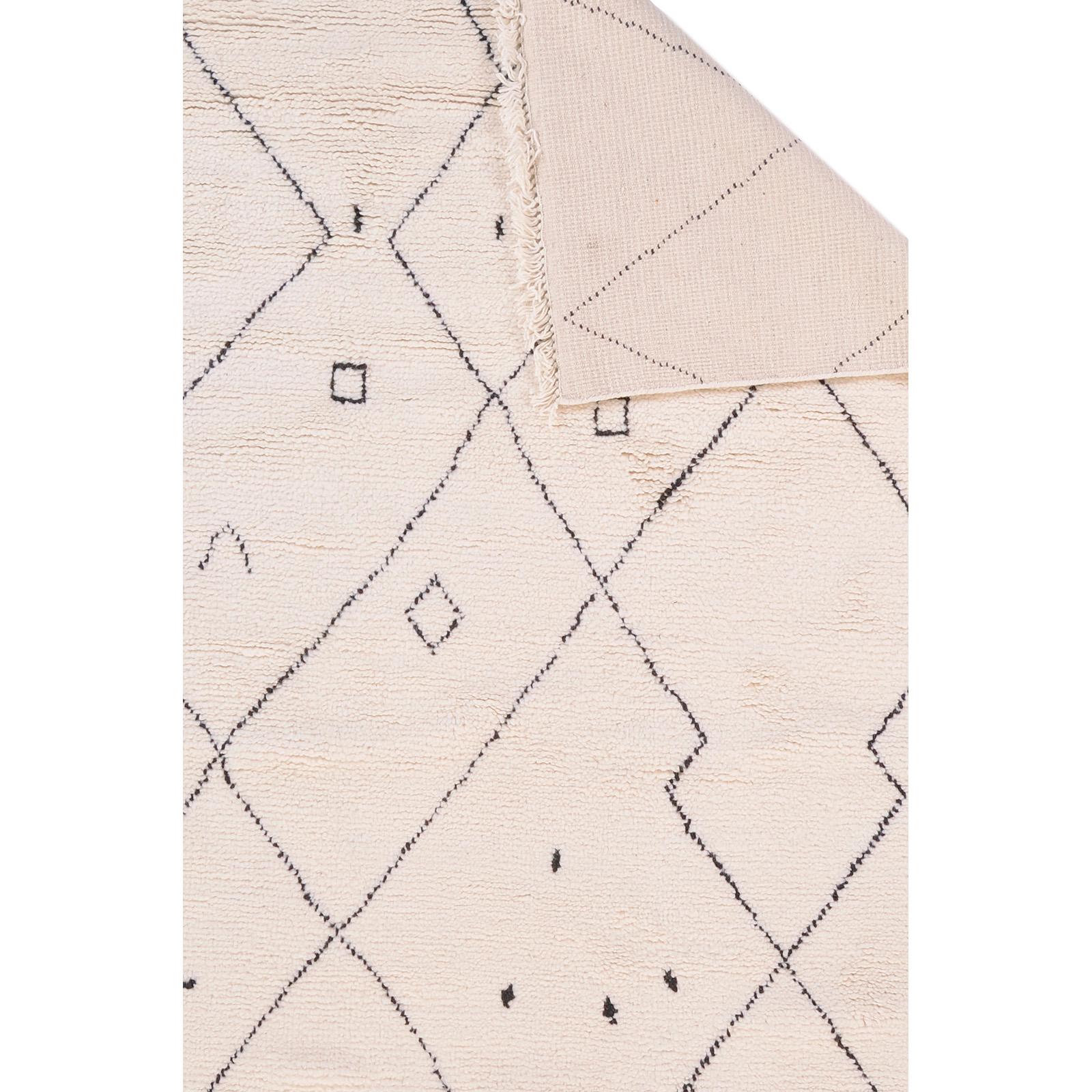 A Moroccan design carpet, 300 x 200 cm.