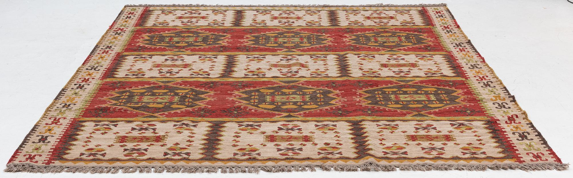 A Kilim carpet, c. 305 x 250 cm.