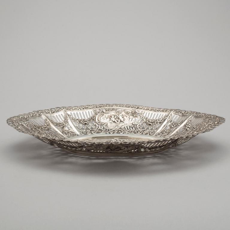 GALLERFAT, silver, Tyskland med svenska imporstämplar, omkring sekelskiftet 1900. Vikt ca 562g.