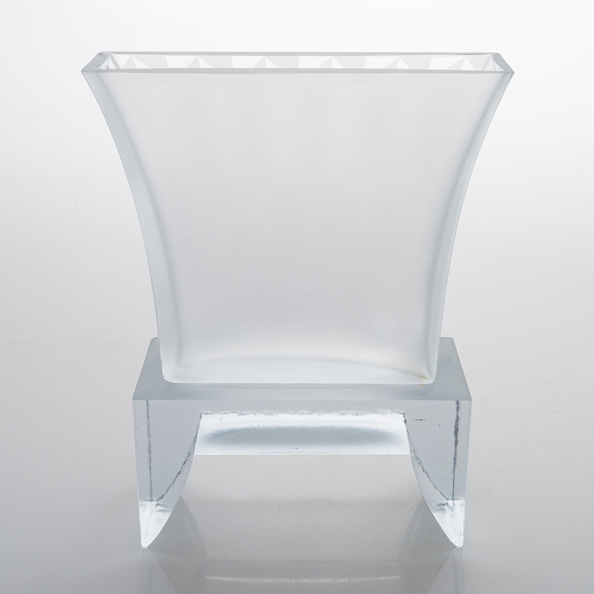 Heikki Orvola, Maljakko "Bagatti Valsecchi", sign. Heikki Orvola Iittala Nuutajärvi, Museo Bagatti Valsecchi 1997/152.