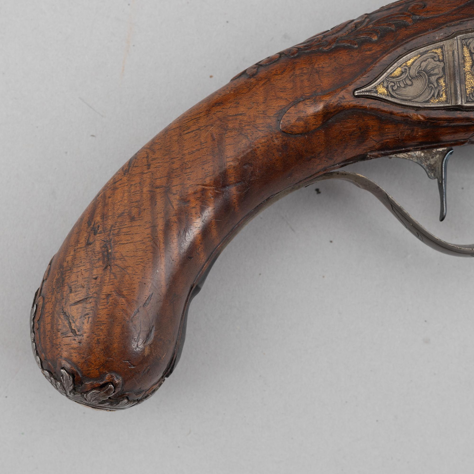 Slaglåspistoler, ett par, ändrade från flintlås,  Nusbaum Stockholm, 1700-talets mitt.