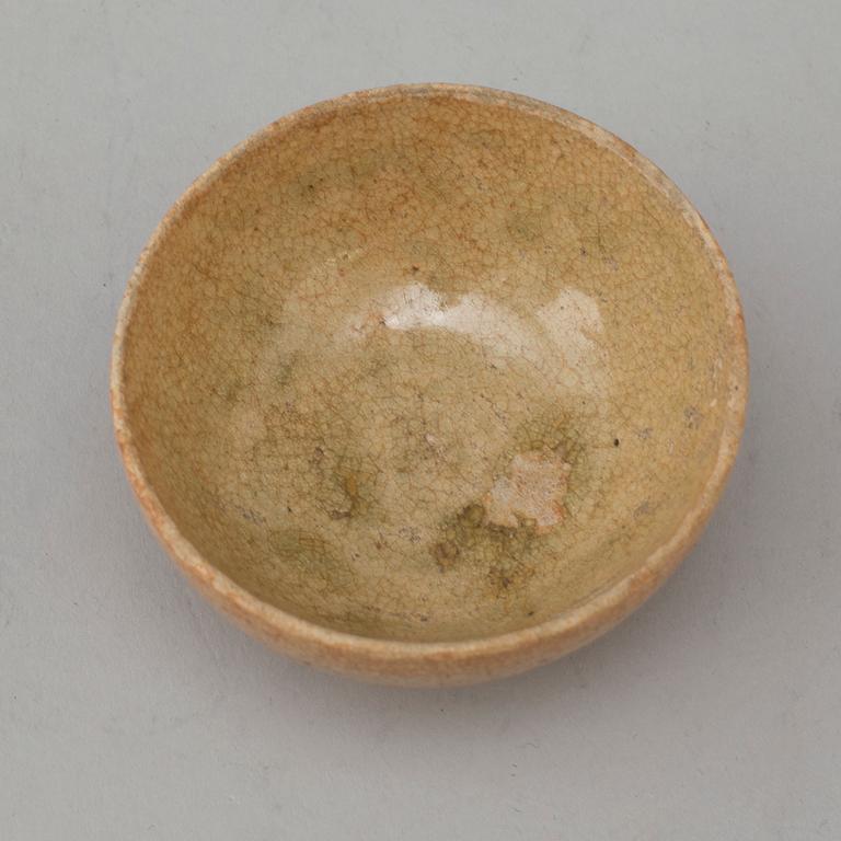 A Yuan/Ming dynasty earthenware bowl.