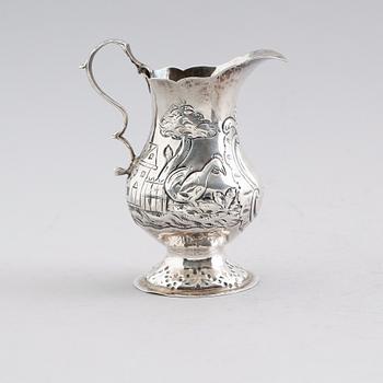 GRÄDDKANNA, silver, William Kersill, London 1764. Vikt ca 70 gram.