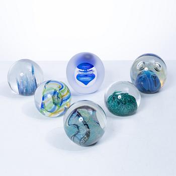 Six glass paperweights, including Robert Eickholt, USA, 1985, & Caithness of Scotland.