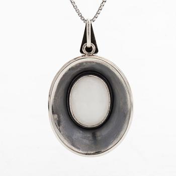 Torbjörn Tillander, hängesmycke, silver, för Kalevala Koru 1958.