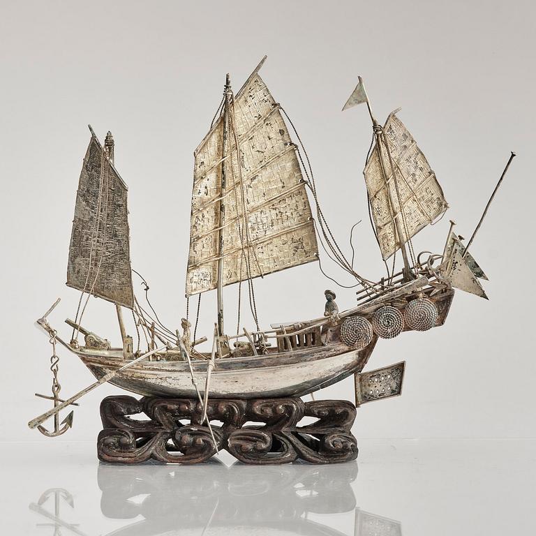 Two Chinese silver models of djunks, Shanghai, around 1900.