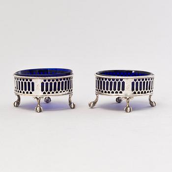 SALTKAR, 3 st, sterling silver, Edward Lowe, 1769 och Francis Stamp, 1780-tal, London.