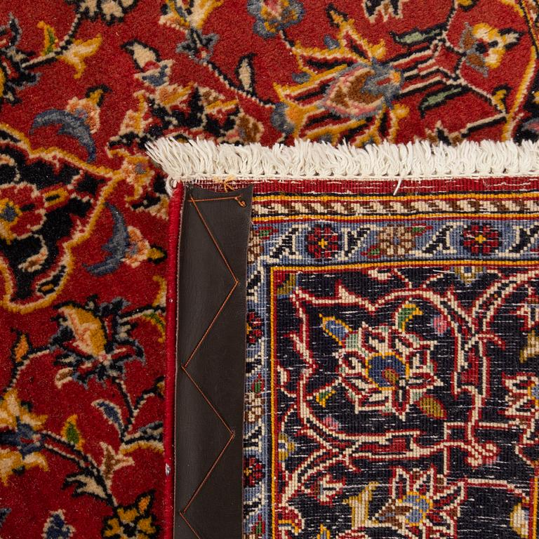 Oriental rug, old, signed, approx. 170x122 cm.