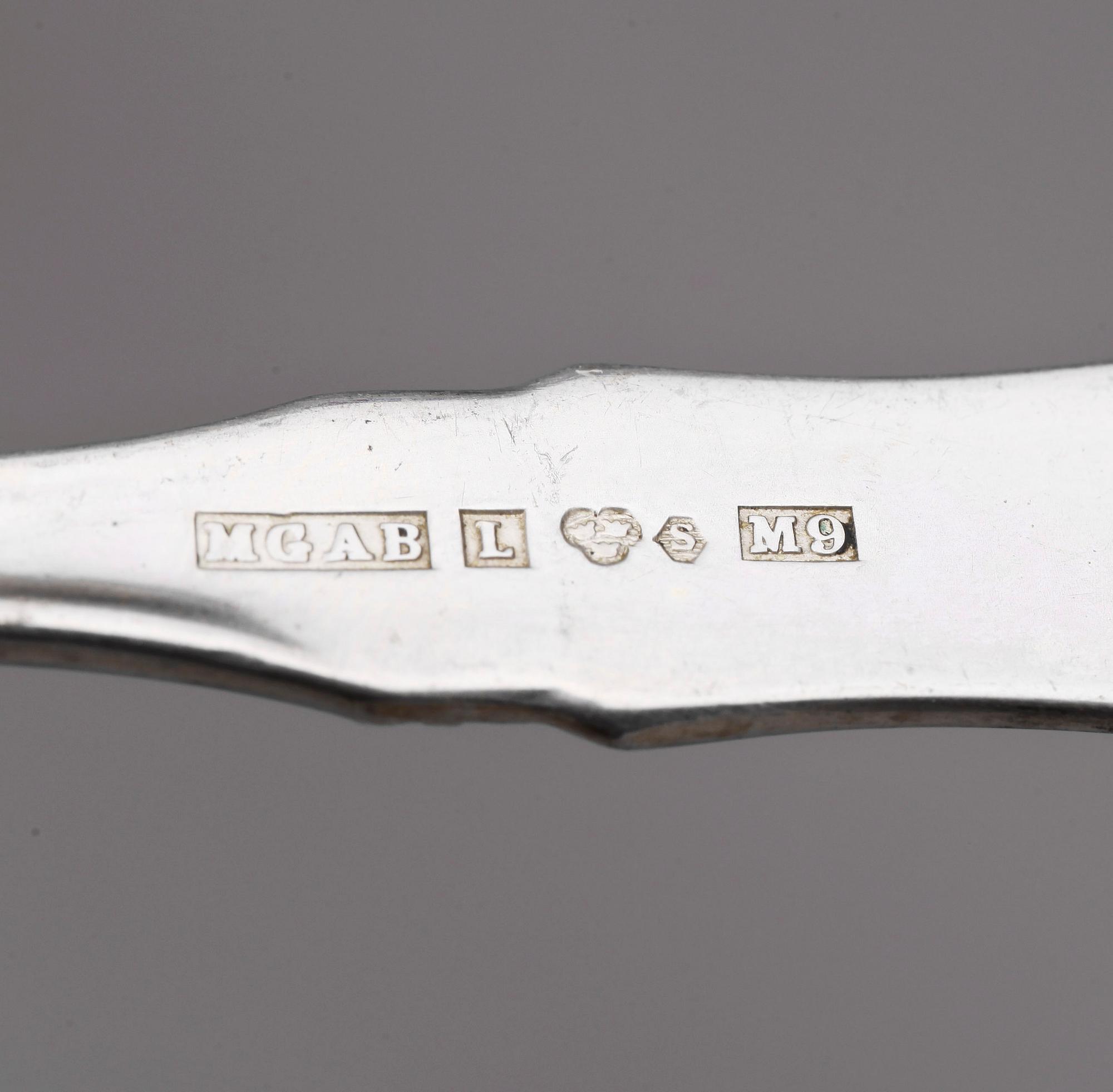 PARTI SILVER, 15 delar, bl a en kniv Georg Jensen, Danmark, 1900-talets första hälft. Totalvikt ca 330 gram.