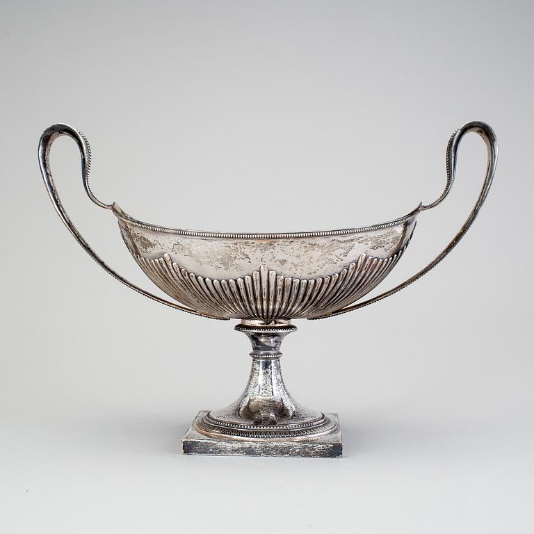 A Swedish 19th century silver bowl, mark of CG Hallberg, Stockholm 1897.