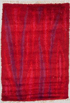 MATTA, rya, 1900-talets mitt, ca 232 X 162 cm.