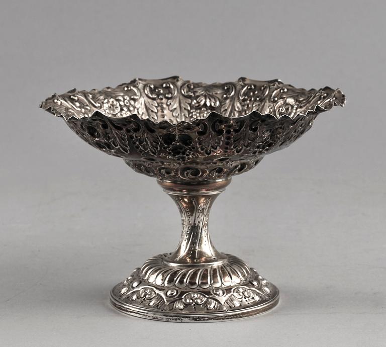 KONFEKTSKÅL, silver. London 1898-99. Ca 210 g.