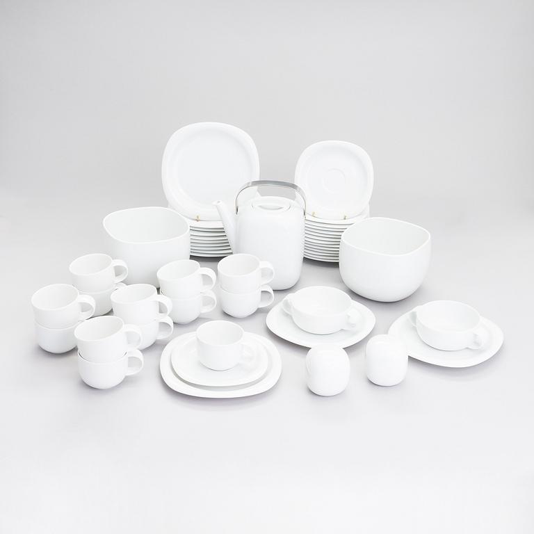 Timo Sarpaneva, A 31-piece set of "Suomi" tableware for Rosenthal Studio-line.