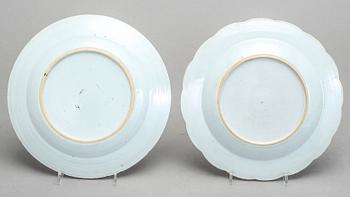 TALLRIKAR, 2 st, porslin, Kina, Qianlong (1736-95).