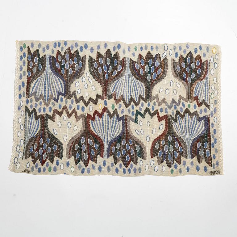 Ann-Mari Lindbom, gift Forsberg, Textile “Blå crocus”, tapestry variant, signed, approx. 60 x 90 cm.