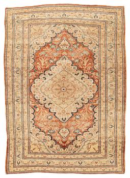 370. An antique Tabriz rug, ca 174 x 125 cm.