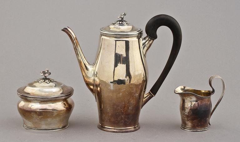 KAFFESERVIS, 3 delar, sterlingsilver, Gustaf Möllenborg, Stockholm, 1959. Vikt 1 450 g.