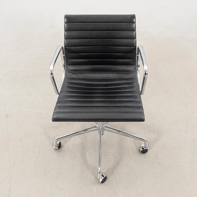 Charles & Ray Eames, office chair, "EA117", Vitra 21st century.