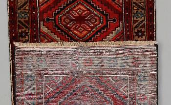 MATTA, Hamadan, ca 307 x 78 cm.
