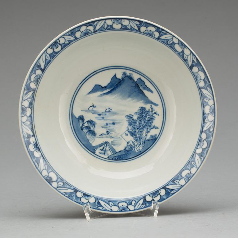 A PORCELAIN BOWL, LATE QING DYNASTY CHINA. END OF 19TH CENTURY.