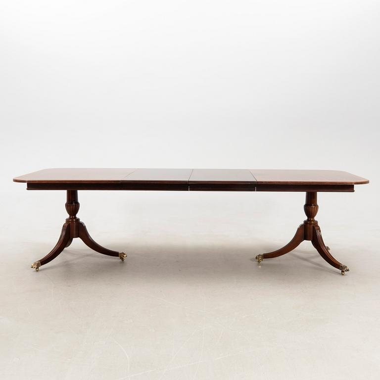 Dining set, 9 pieces, Thomasville USA, late 20th century.