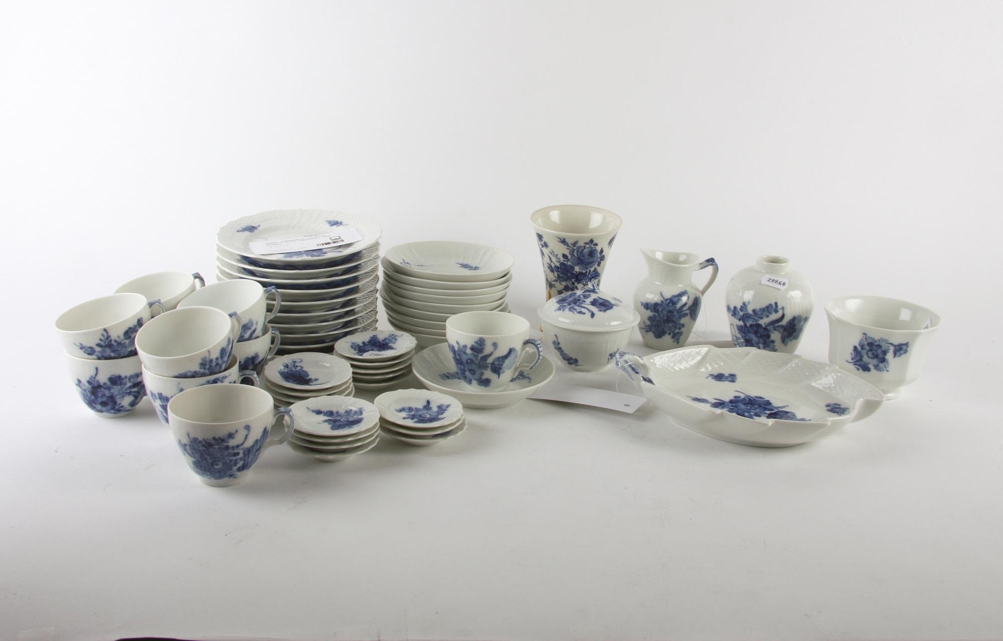 KAFFESERVIS, 42 delar, porslin, Royal Copenhagen "Blå blomst".