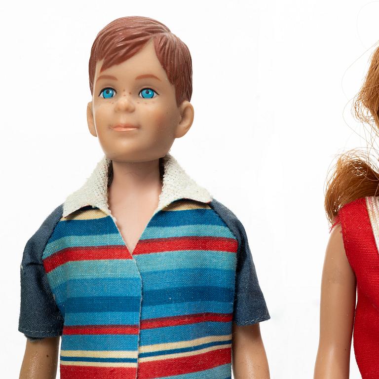 Barbiedockor, 4 st, samt kläder och accessoarer, Mattel, 1960-tal.
