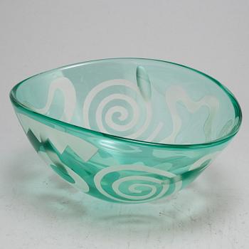 GUNNEL SAHLIN, a glass bowl, signed, from Orrefors Unique.