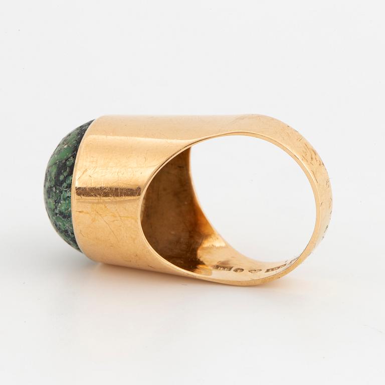 Ring Stigbert 18K guld med grön sten.