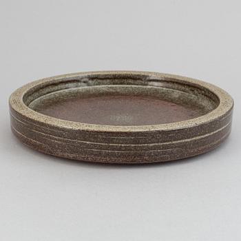 Carl-Harry Stålhane, a set of two stoneware bowls for Rörstrand and a stoneware dish from Palshus, Denmark.