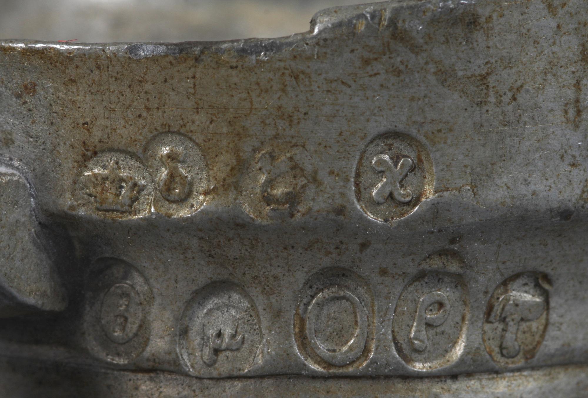 MÅTTKANNOR, 4 st samt TEKANNA, tenn.