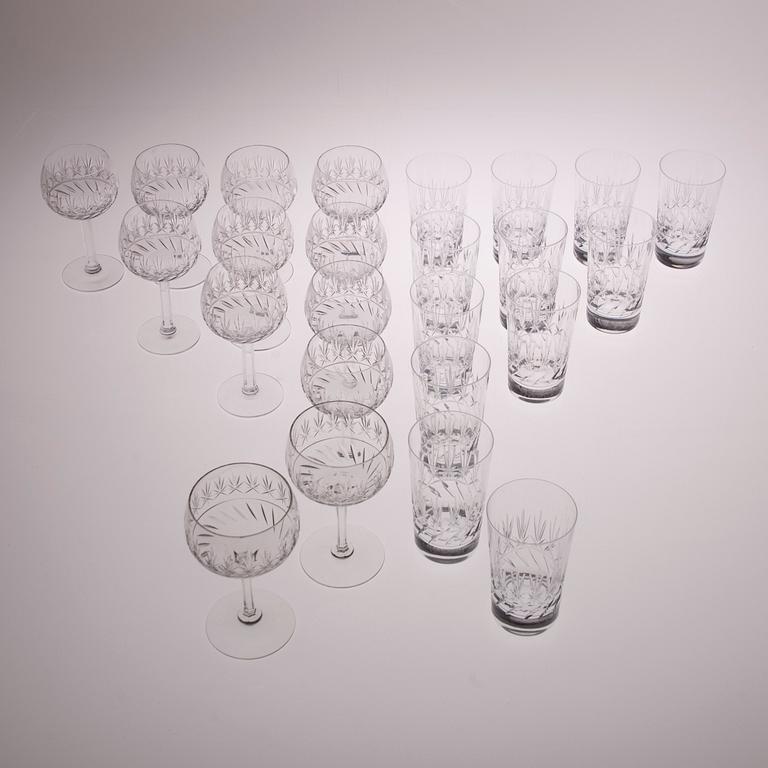 GLASSERVIS, 84 delar, slipad kristall "Leo", Riihimäki/Notsjö, 1900-talets andra.