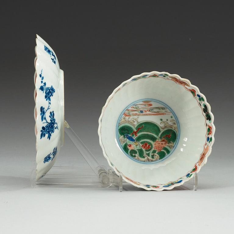 An imari bowl with stand, Qing dynasty, Kangxi (1662-1722).