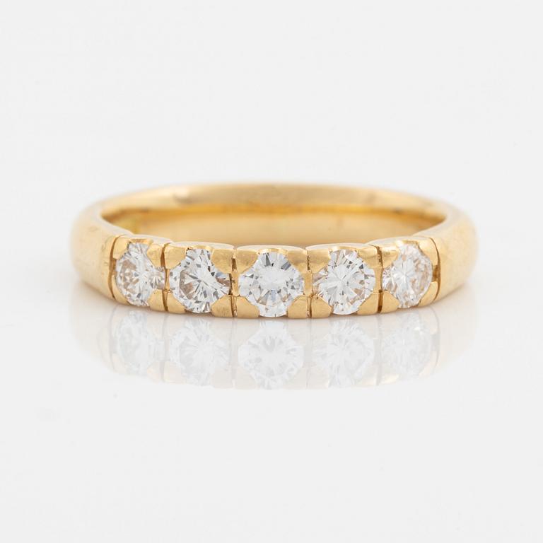 An Engelbert ring in 18K gold set with round brilliant-cut diamonds.